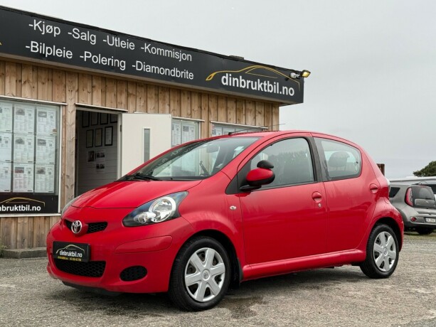 toyota-aygo-bensin-2011-big-2