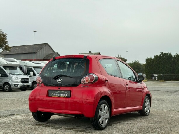 toyota-aygo-bensin-2011-big-6