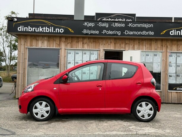toyota-aygo-bensin-2011-big-3