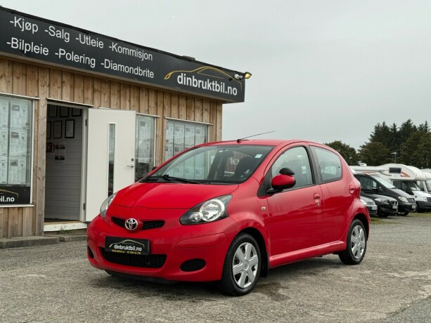 toyota-aygo-bensin-2011-big-1
