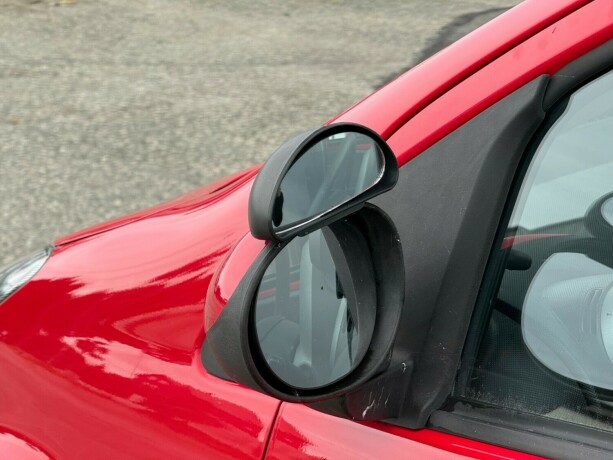 toyota-aygo-bensin-2011-big-25