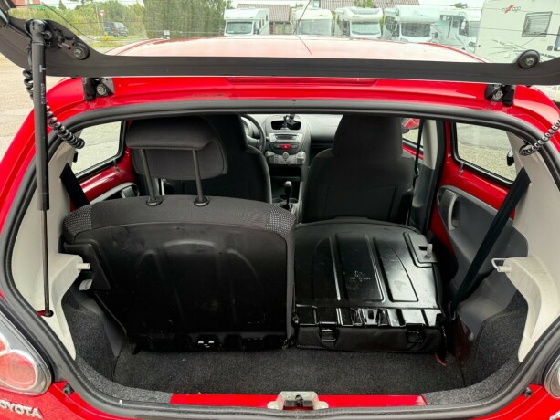 toyota-aygo-bensin-2011-big-22