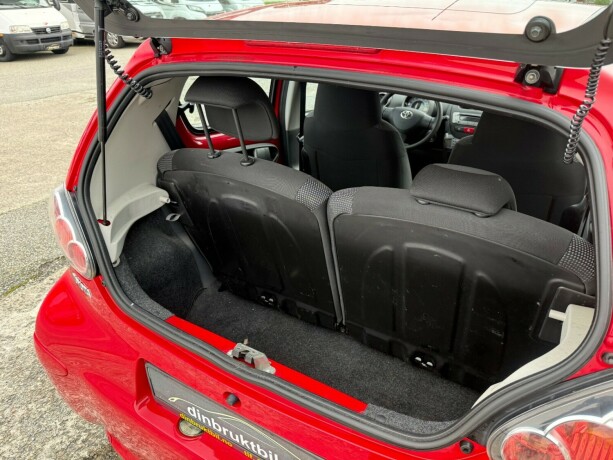 toyota-aygo-bensin-2011-big-21