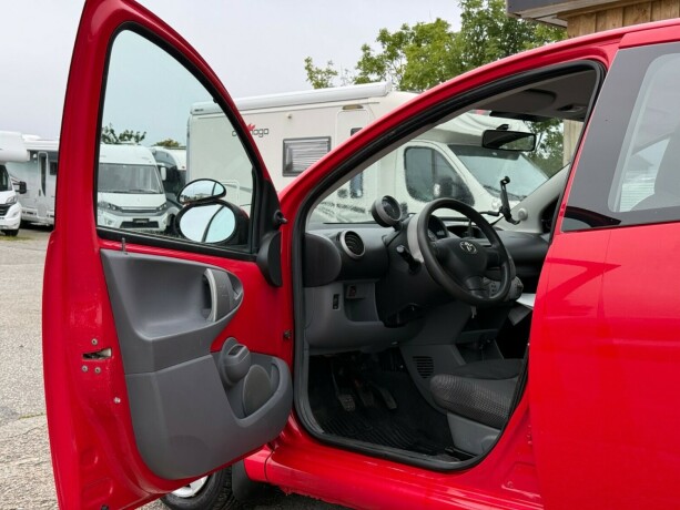 toyota-aygo-bensin-2011-big-9