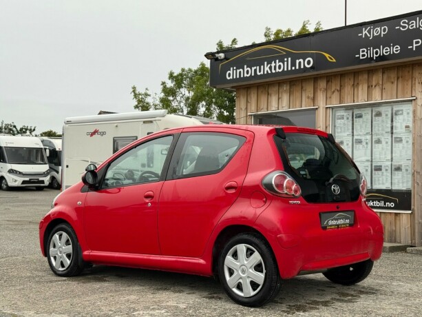 toyota-aygo-bensin-2011-big-4