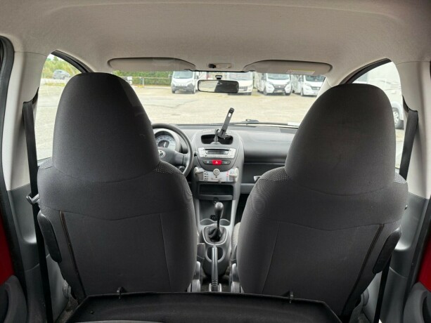 toyota-aygo-bensin-2011-big-24