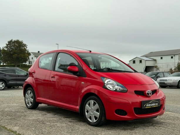 toyota-aygo-bensin-2011-big-7