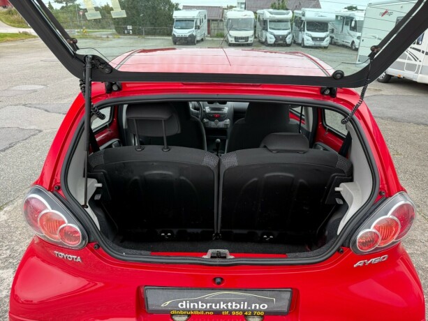 toyota-aygo-bensin-2011-big-20