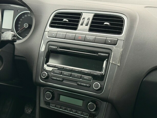 volkswagen-polo-diesel-2010-big-17