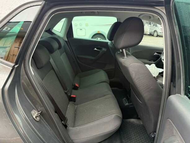 volkswagen-polo-diesel-2010-big-25