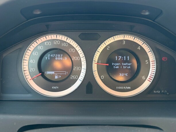 volvo-v70-diesel-2010-big-18