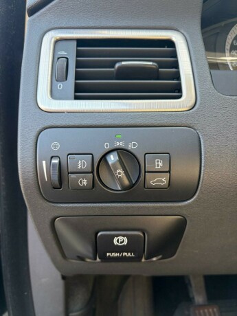 volvo-v70-diesel-2010-big-12