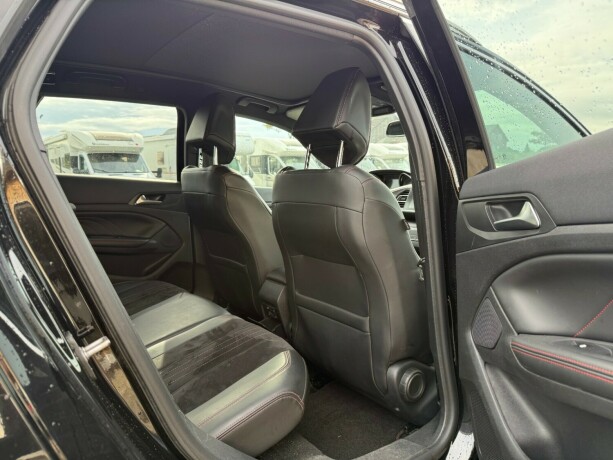 peugeot-308-diesel-2015-big-27