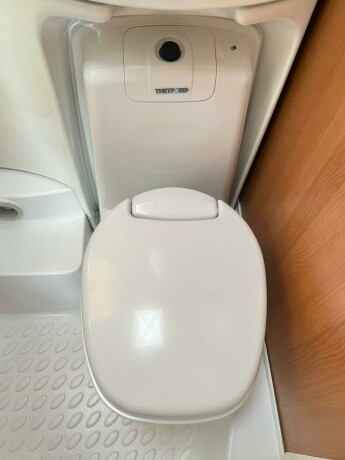 knaus-royale-580-uk-gulvvarme-truma-varme-k248yeseng-sittegruppe-seng-lav-seng-nytt-fortelt-2010-big-44