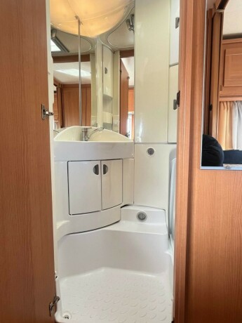 knaus-royale-580-uk-gulvvarme-truma-varme-k248yeseng-sittegruppe-seng-lav-seng-nytt-fortelt-2010-big-36