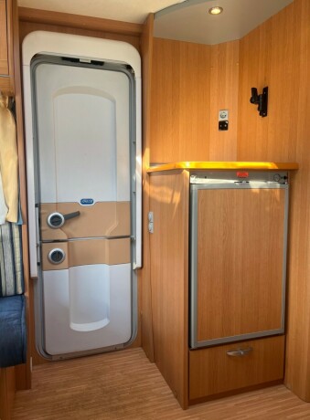 knaus-royale-580-uk-gulvvarme-truma-varme-k248yeseng-sittegruppe-seng-lav-seng-nytt-fortelt-2010-big-16