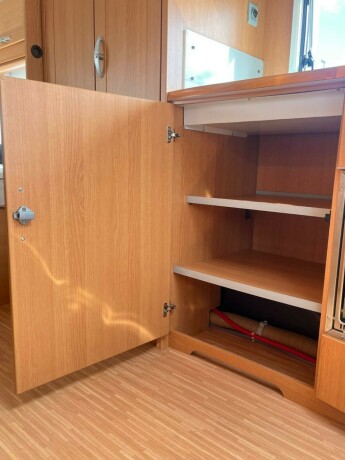 knaus-royale-580-uk-gulvvarme-truma-varme-k248yeseng-sittegruppe-seng-lav-seng-nytt-fortelt-2010-big-26