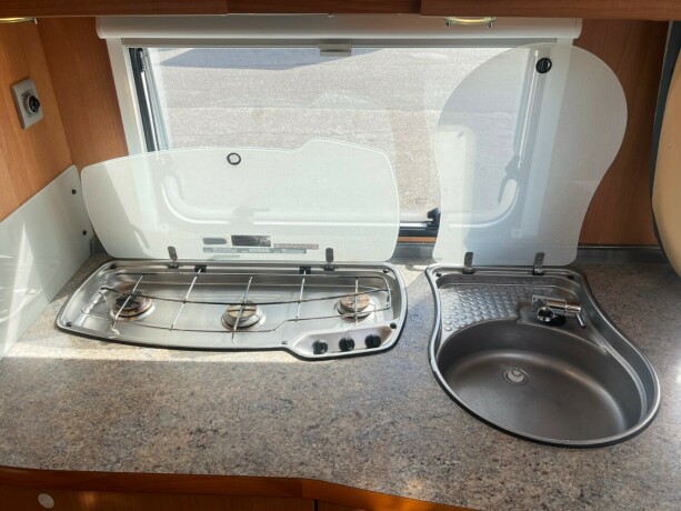 knaus-royale-580-uk-gulvvarme-truma-varme-k248yeseng-sittegruppe-seng-lav-seng-nytt-fortelt-2010-big-25