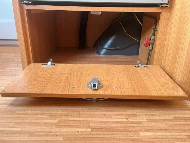 knaus-royale-580-uk-gulvvarme-truma-varme-k248yeseng-sittegruppe-seng-lav-seng-nytt-fortelt-2010-big-22