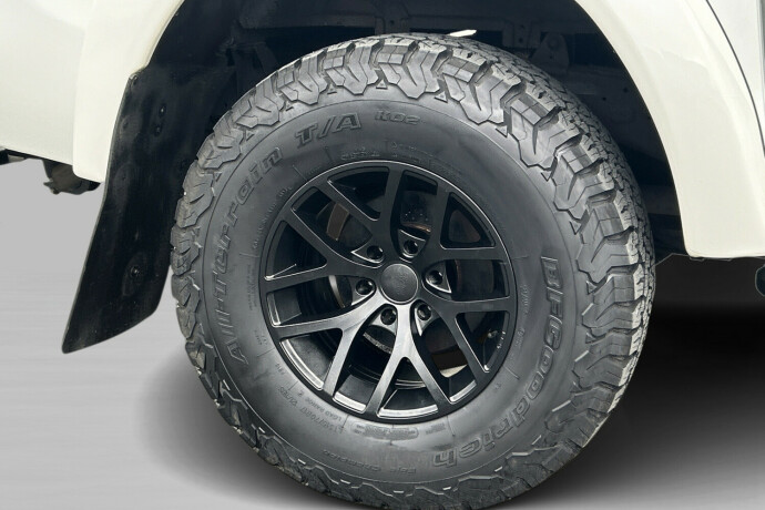 toyota-hilux-diesel-2023-big-36
