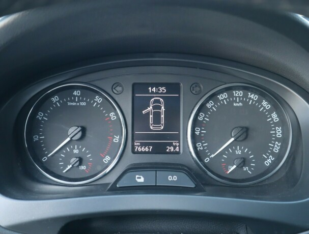 skoda-rapid-bensin-2014-big-9
