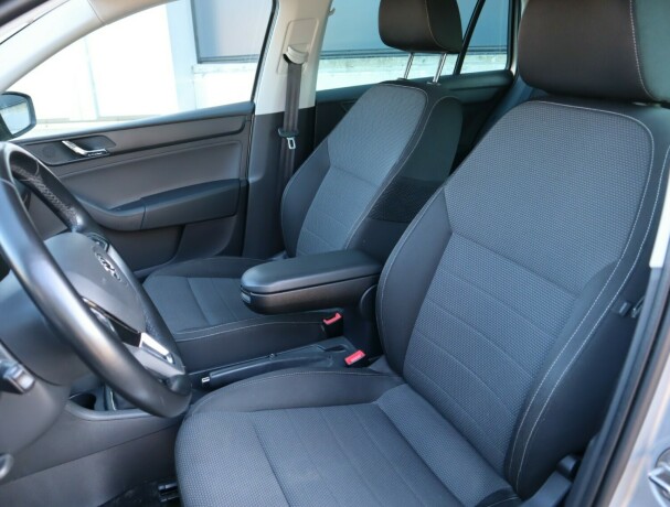 skoda-rapid-bensin-2014-big-5