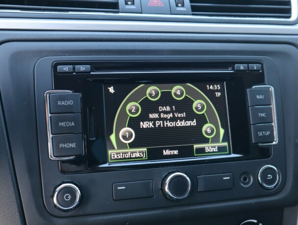 skoda-rapid-bensin-2014-big-10