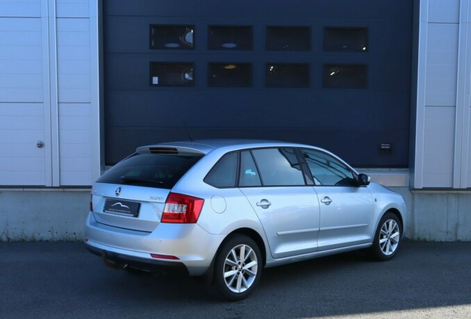 skoda-rapid-bensin-2014-big-1