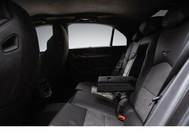 cadillac-cts-v-bensin-2016-big-19