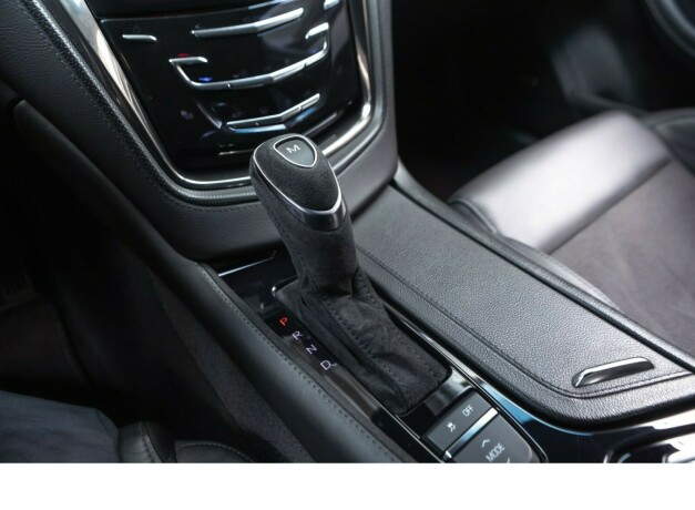 cadillac-cts-v-bensin-2016-big-20
