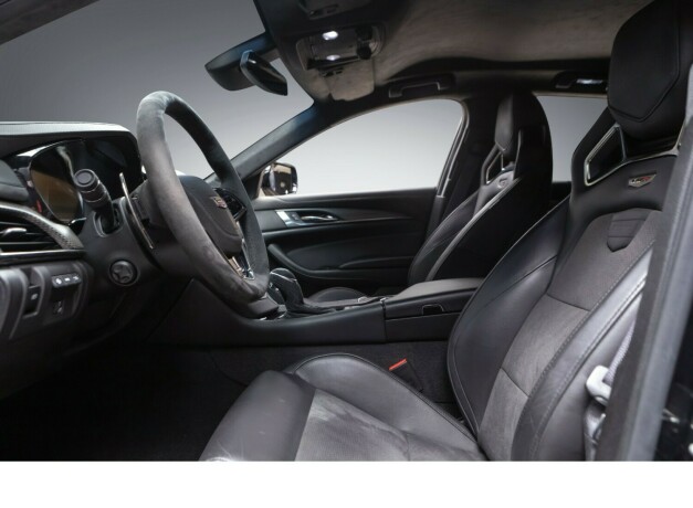 cadillac-cts-v-bensin-2016-big-13