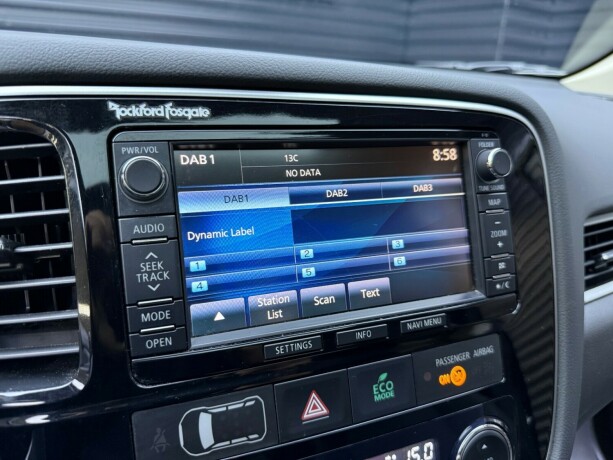 mitsubishi-outlander-elektrisitetbensin-2015-big-16