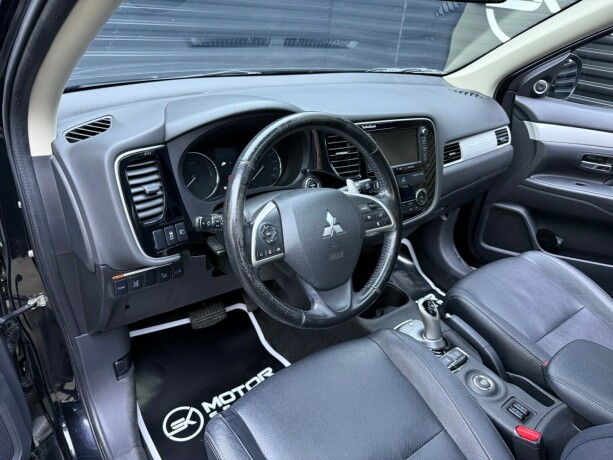 mitsubishi-outlander-elektrisitetbensin-2015-big-9