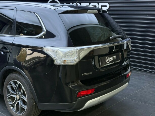 mitsubishi-outlander-elektrisitetbensin-2015-big-5