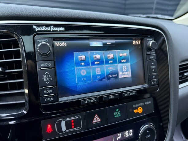 mitsubishi-outlander-elektrisitetbensin-2015-big-15