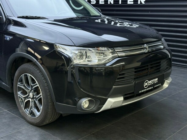 mitsubishi-outlander-elektrisitetbensin-2015-big-2
