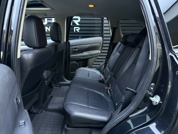 mitsubishi-outlander-elektrisitetbensin-2015-big-23