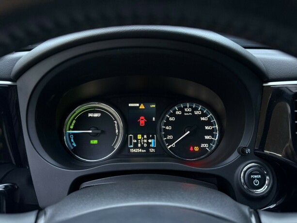 mitsubishi-outlander-elektrisitetbensin-2015-big-12