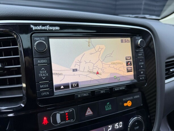 mitsubishi-outlander-elektrisitetbensin-2015-big-13