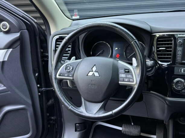 mitsubishi-outlander-elektrisitetbensin-2015-big-11