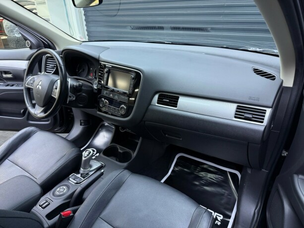 mitsubishi-outlander-elektrisitetbensin-2015-big-10