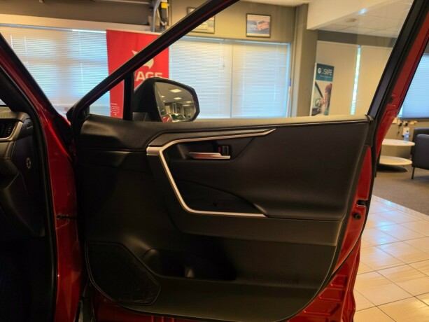 toyota-rav4-plug-in-petrol-2020-big-17