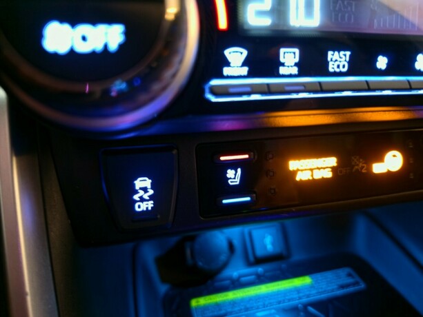 toyota-rav4-plug-in-petrol-2020-big-35