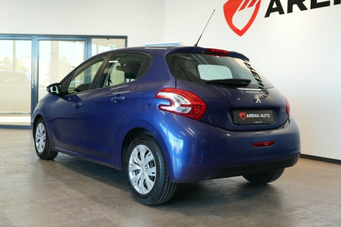 peugeot-208-diesel-2012-big-2