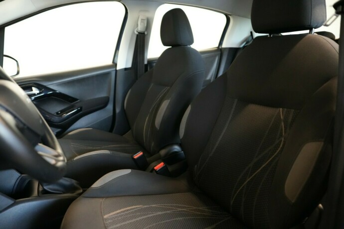 peugeot-208-diesel-2012-big-15