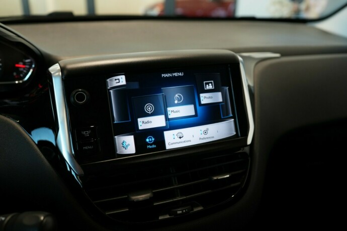 peugeot-208-diesel-2012-big-13