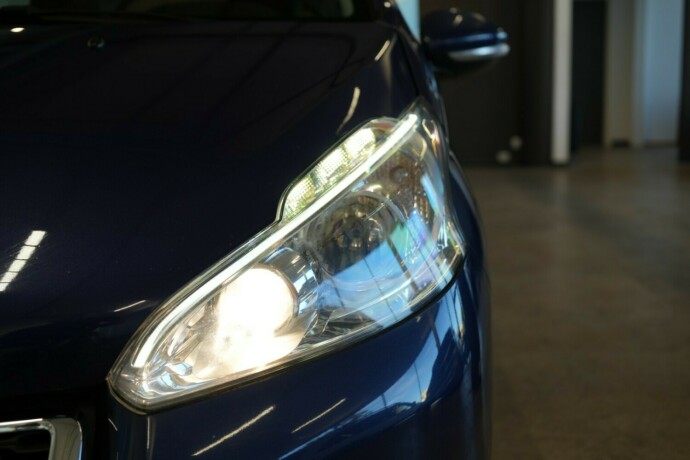 peugeot-208-diesel-2012-big-8