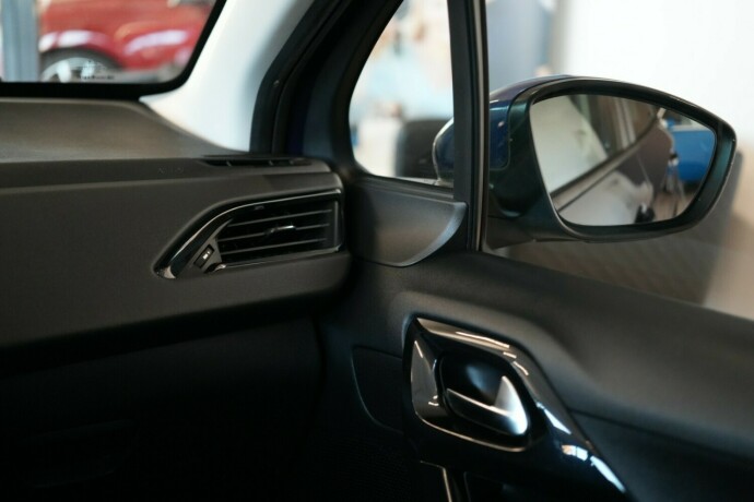 peugeot-208-diesel-2012-big-14