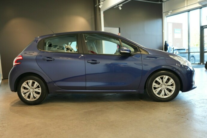 peugeot-208-diesel-2012-big-5