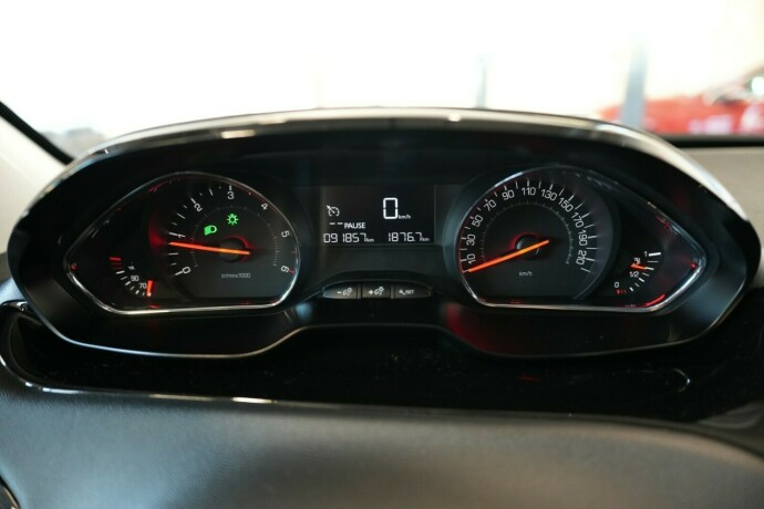 peugeot-208-diesel-2012-big-12